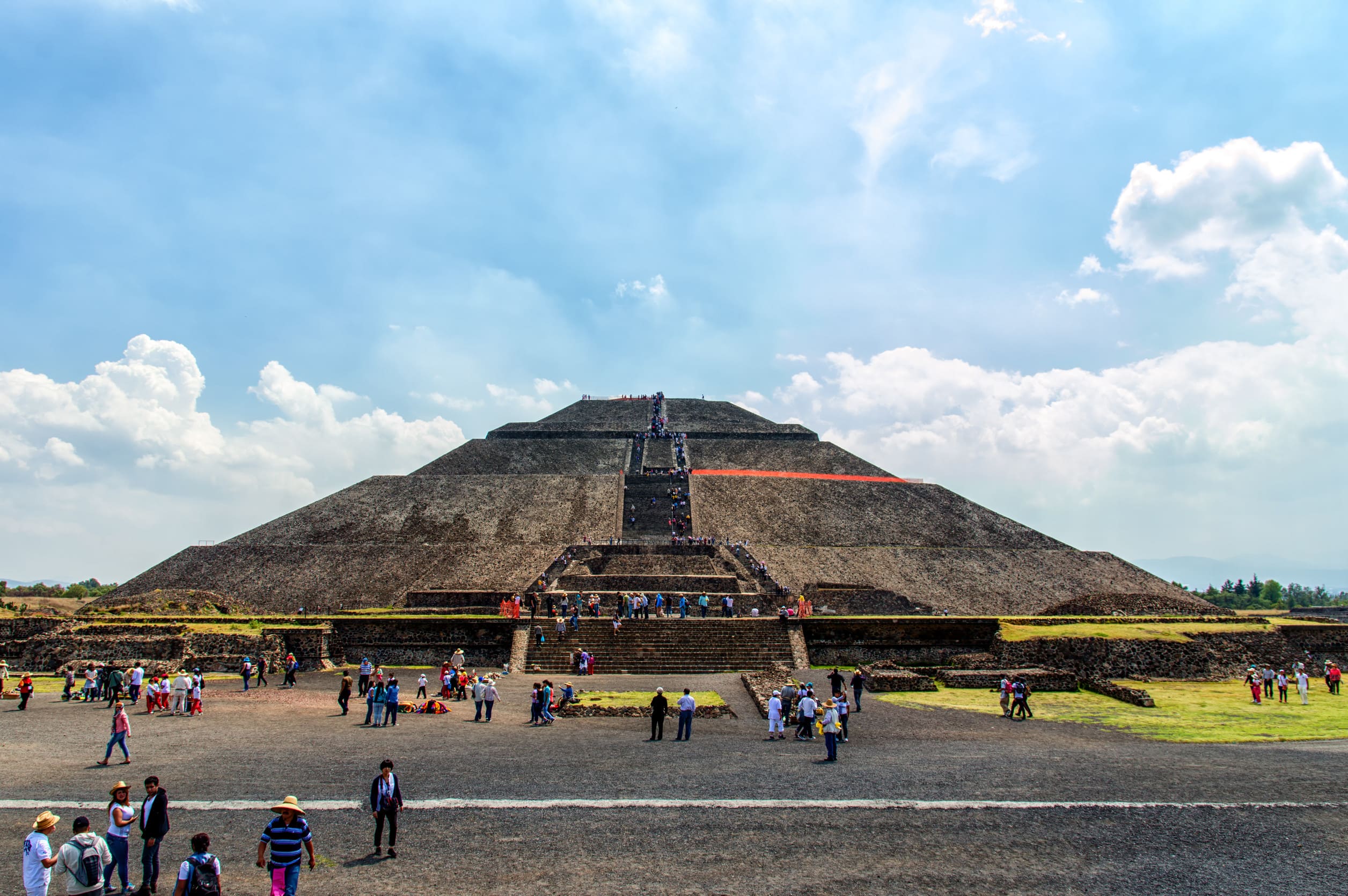 Massive Pyradid Of The Sun At Teotihuacan Near Mexico City Massive Pyradid Of The Sun At Teotihuacan Near Mexico City