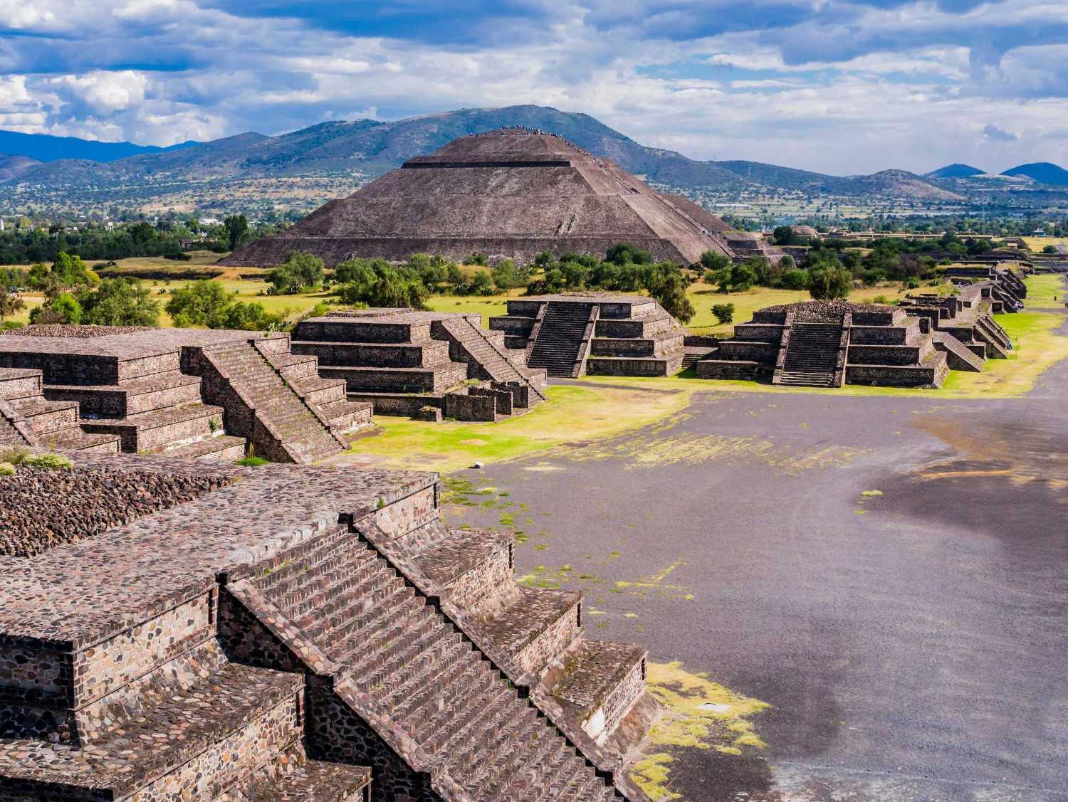 Teotihuacan Pyramids And Avenue Of The Dead Mexico